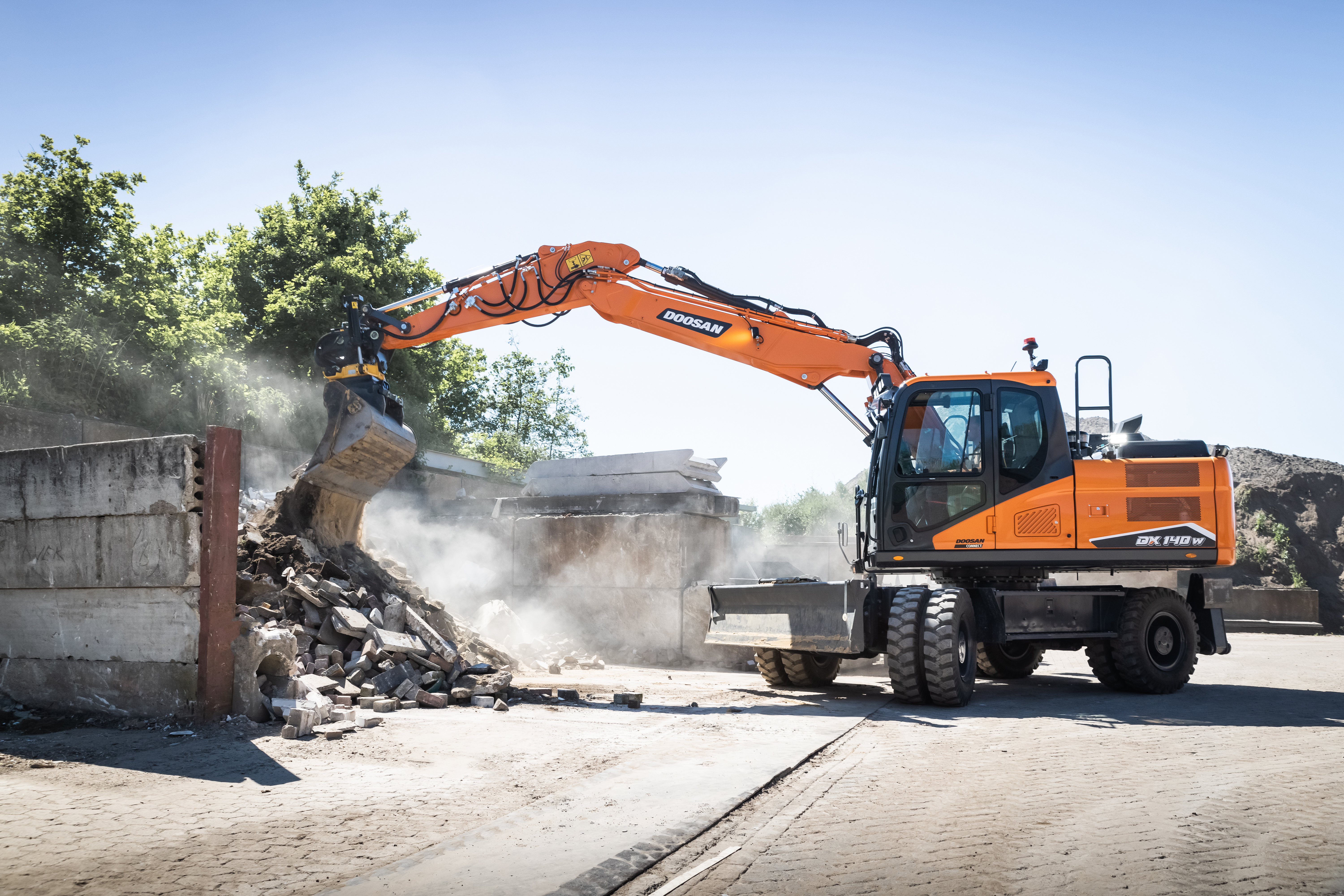 Staad Group - Doosan Launches New Generation DX140W-7 and DX160W-7