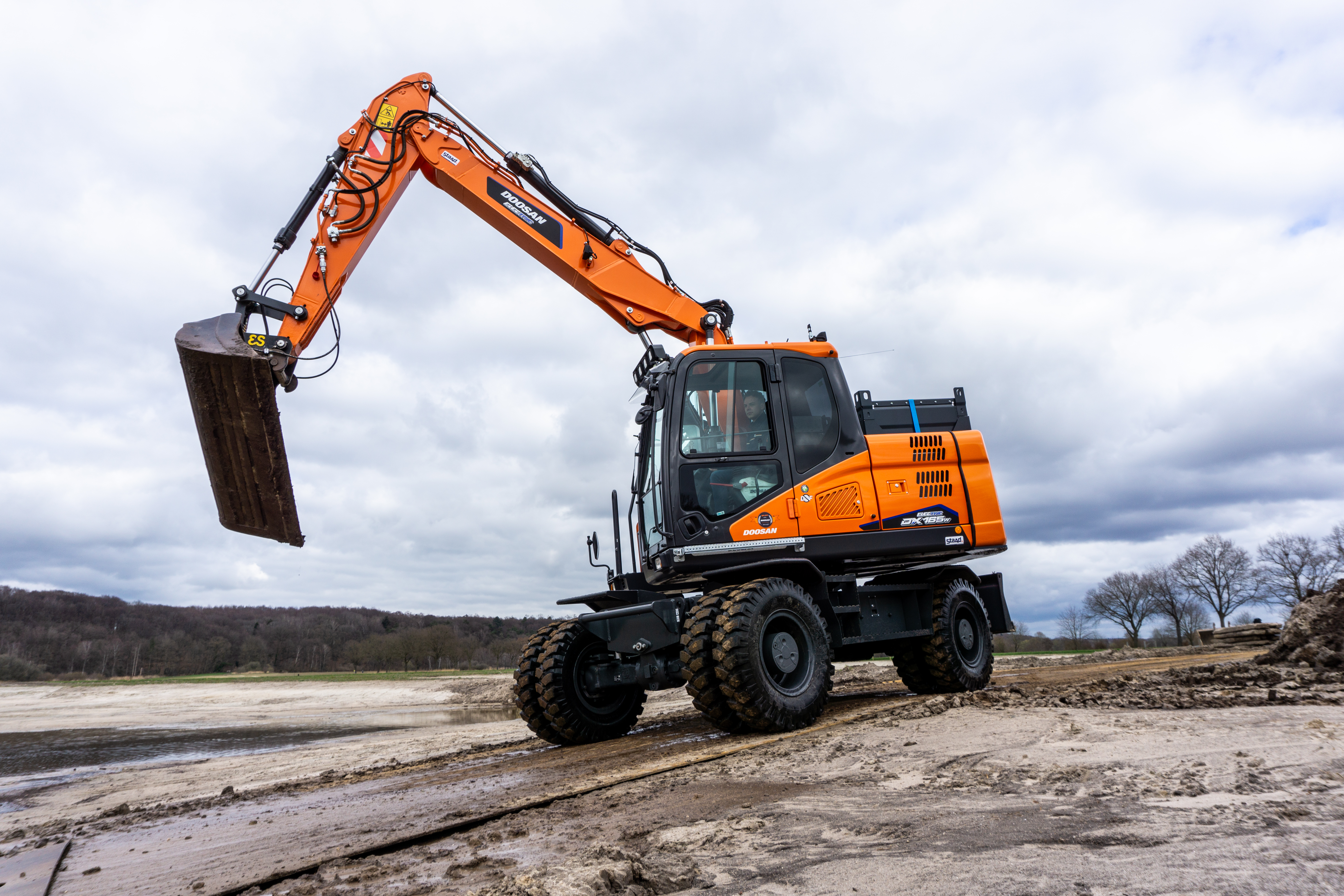 Staad Group - The Doosan DX165W Electric runs like lightning